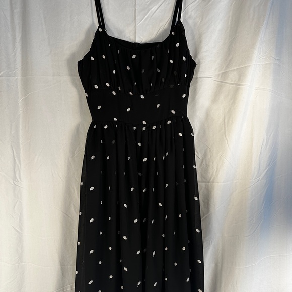 Voodoo Vixen | CURVE DOTTY POLKA DOT FLARED DRESS - Picture 3 of 5
